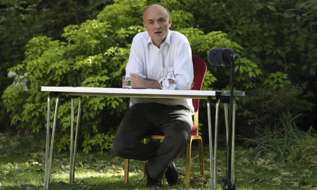 Βρετανία: O Τζόνσον δεν ήθελε lockdown γιατί ο κορωνοϊός «σκότωνε μόνο 80ρηδες»- Nέα «βόμβα Κάμινγκς