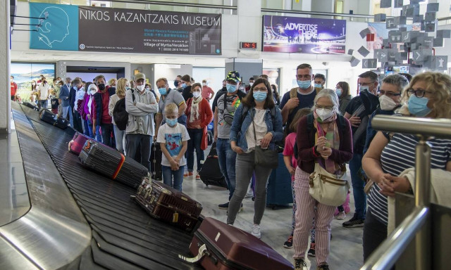 Κρούσματα σήμερα: 3.565 νέα ανακοίνωσε ο ΕΟΔΥ - 9 νεκροί σε 24 ώρες, στους 121 οι διασωληνωμένοι