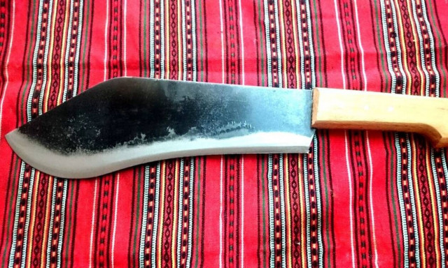 Ηράκλειο: Απείλησε την σύζυγό του ότι θα τη σκοτώσει με τον μπαλτά που κρατούσε στα χέρια του!