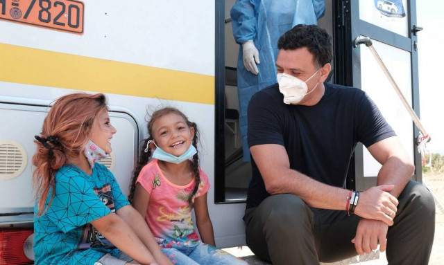 Κικίλιας: Με σεβασμό και αγάπη παροτρύνουμε και τους Ρομά συμπολίτες μας να εμβολιαστούν