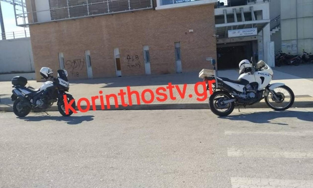 Συναγερμός στους Αγίους Θεοδώρους: Οπλισμένος άνδρας στον σταθμό του Προαστιακού