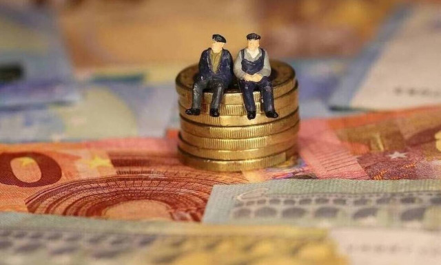 Συντάξεις: «Βαριές καμπάνες» για εργαζόμενους - συνταξιούχους - Ποιοι θα επιστρέψουν 12 συντάξεις