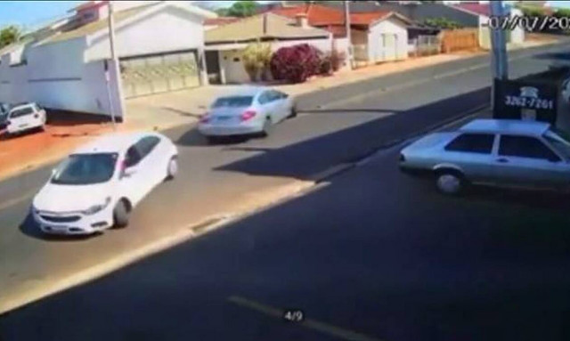 Λατρεμένοι γείτονες: Ο τέλειος συγχρονισμός για το πιο γελοίο τρακάρισμα (vid)