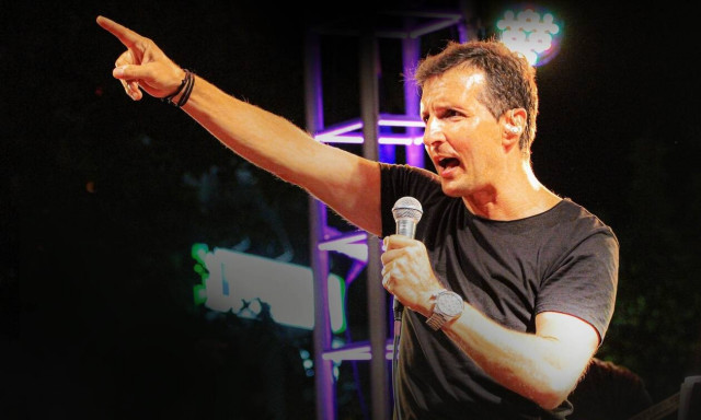 Δημήτρης Μπάσης στο Newsbomb.gr: «Η μουσική είναι στο DNA του λαού μας»