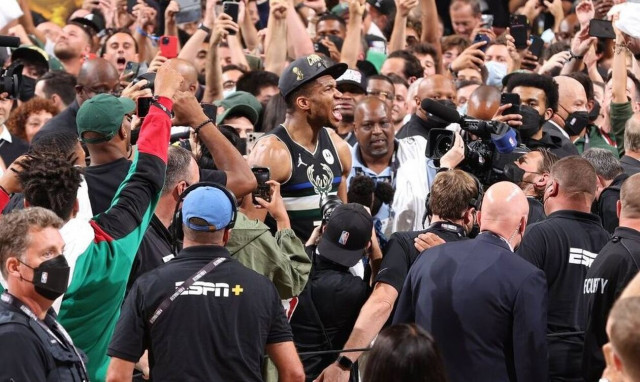 Γιάννης Αντετοκούνμπο: Υπόκλιση στον «Greek Freak» από τους αστέρες του NBA - «Είσαι μυθικός»