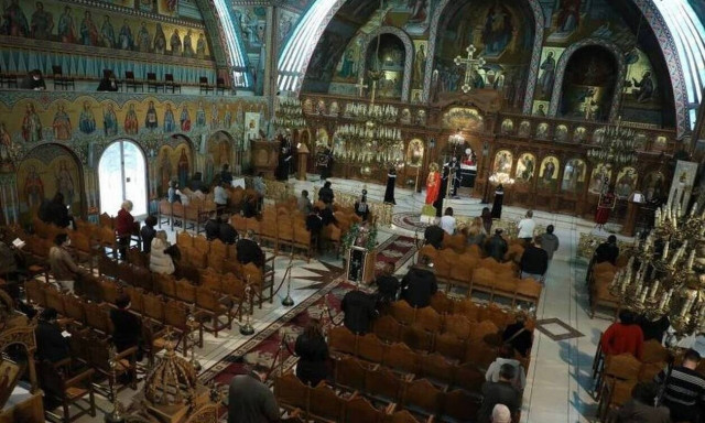 Ιερά Σύνοδος: Αυτό είναι το φυλλάδιο υπέρ του εμβολιασμού που δόθηκε σε όλες τις εκκλησίες