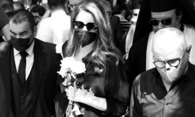 «Ραγίζει» καρδιές η Άντζελα Γκερέκου: Με ποιο τραγούδι είπε «αντίο» στον Τόλη Βοσκόπουλο