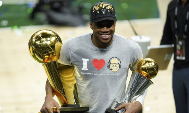 Γιάννης Αντετοκούνμπο: Τα «κλικ» από τη βραδιά που πέρασε στο Πάνθεον του παγκόσμιου μπάσκετ