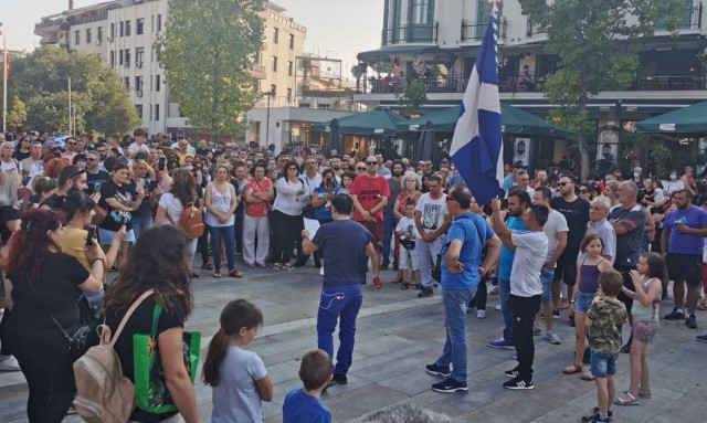 Νέες συγκεντρώσεις κατά της υποχρεωτικότητας του εμβολιασμού σε πολλές πόλεις της Ελλάδας (pics-vid)