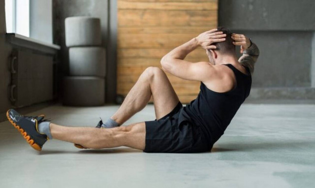 Ασκήσεις για να δείχνεις πιο σωματώδης στην παραλία