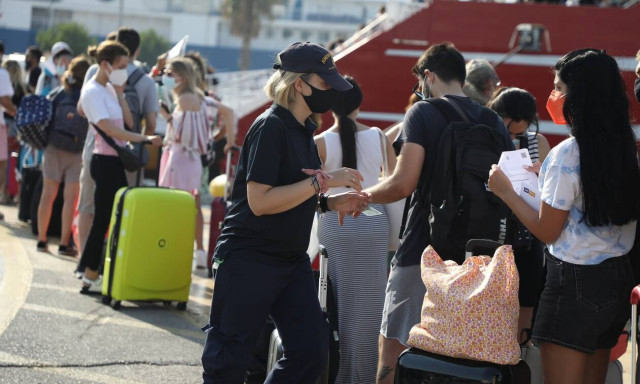 Εκδρομείς στο λιμάνι του Πειραιά