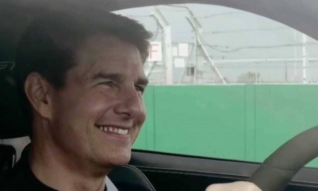 O Tομ Κρουζ σε Top Gun αερομαχίες με μία Porsche 911 GT3! (vid)