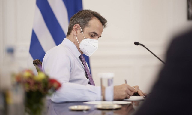 Κυβερνητικές σκέψεις και... δεύτερες σκέψεις για εμβολιασμούς και υποχρεωτικότητα