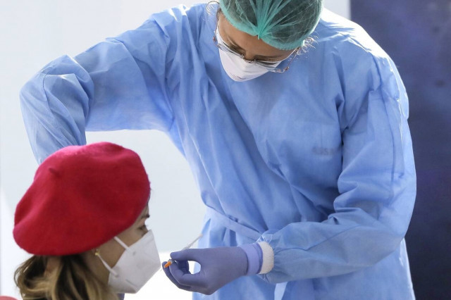 Κορονοϊός: Δύο δόσεις Pfizer ή AstraZeneca ειναι αποτελεσματικές κατά της μετάλλαξης Δέλτα- Έρευνα