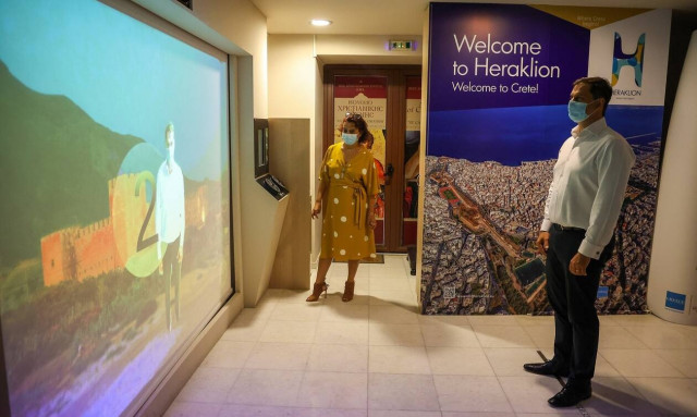 Θεοχάρης: Όποιος δεν έχει εμβολιαστεί θα κολλήσει - Συγκρατημένη αισιοδοξία για τον τουρισμό