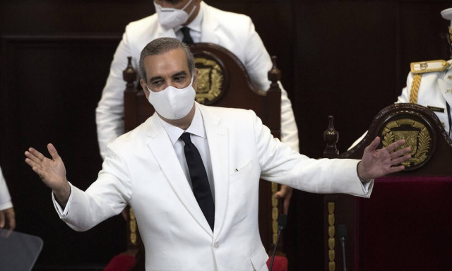 Δομινικανή Δημοκρατία: Τρίτη δόση εμβολίου έλαβε ο πρόεδρος της χώρας