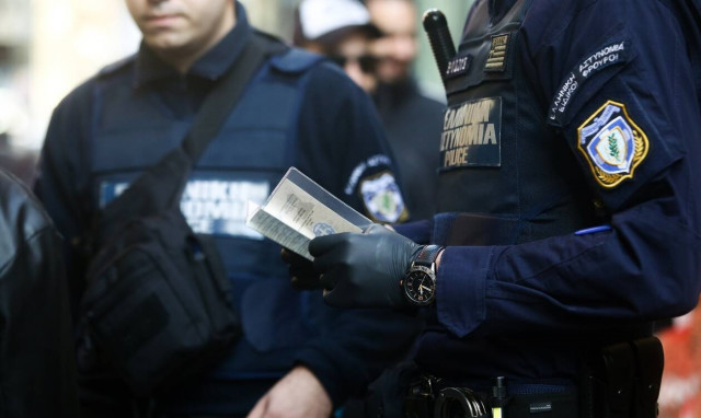 Δικηγόροι και αστυνομικοί σε κύκλωμα για άδειες διαμονής με εικονικά σύμφωνα συμβίωσης