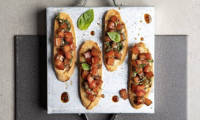 Μπρουσκέτες με ντομάτα - Το πιο νόστιμο σνακ από τον Άκη Πετρετζίκη