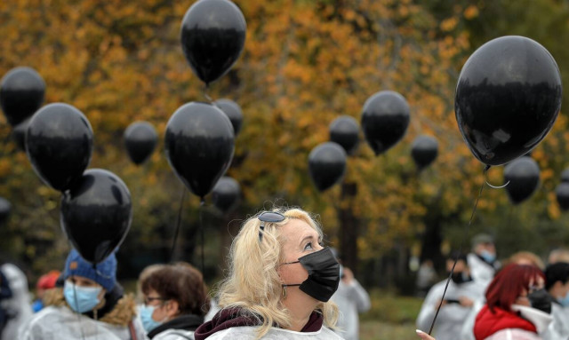 Κορονοϊός: 120 εκατομμύρια ευρώ απο την Κομισιόν στη «μάχη» κατά της πανδημίας και των μεταλλάξεων