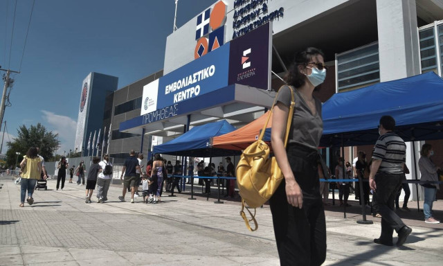 Εμβόλιο: Ποιοι θα κάνουν την τρίτη δόση – Τι θα γίνει με όσους αρνηθούν