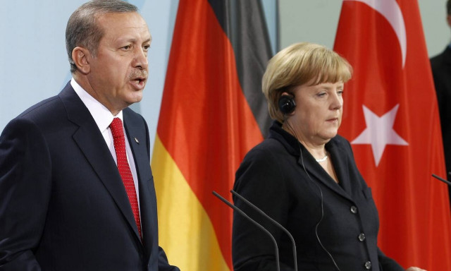 «Ίσες αποστάσεις» από Μέρκελ για Ερντογάν: «Πρόοδος και οπισθοδρόμηση»- δεν βλέπει ένταξη στην ΕΕ