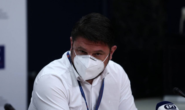 Κορονοϊός – Χαρδαλιάς: Όλα όσα θα πρέπει να κάνουν οι ανεμβολίαστοι εργαζόμενοι