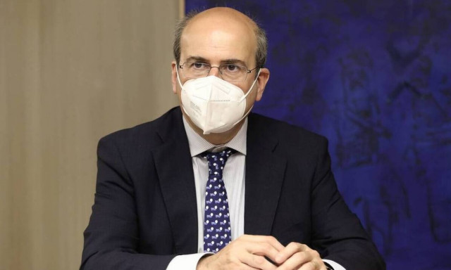 Χατζηδάκης: Οι μισοί εργαζόμενοι στις δομές υγείας είναι ανεμβολίαστοι