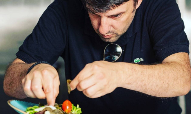 Νίκος Κουλούσιας: Η μαγειρική μπορεί να μην κάνει πολιτική,οι πολιτικοί όμως ξέρουν να «μαγειρεύουν»