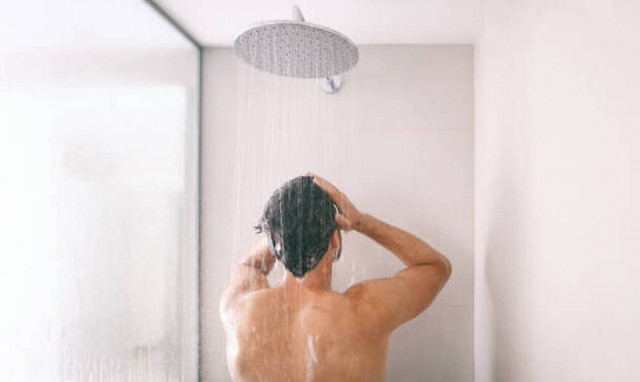 Πώς το κρύο μπάνιο θα τονώσει τον οργανισμό σου