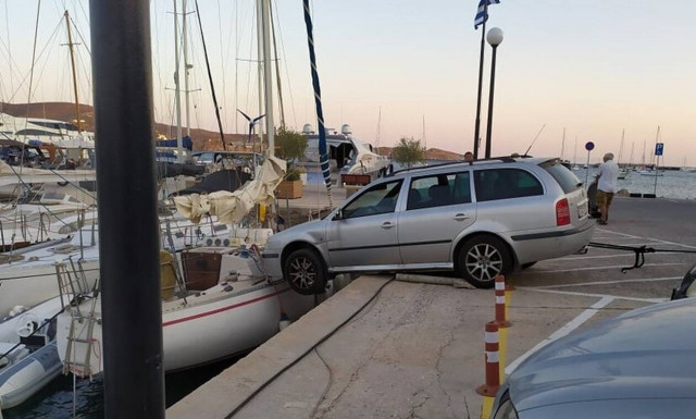 Σύρος: Αυτοκίνητο... τράκαρε με ιστιοπλοϊκό