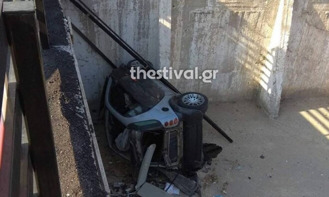 Θεσσαλονίκη: Επεισοδιακή καταδίωξη και σύλληψη τριών ατόμων - Το αυτοκίνητο έκανε βουτιά σε πάρκινγκ