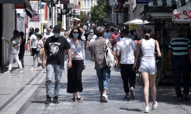 Κορονοϊός: Το «κοκτέιλ» που δείχνει νέα «έκρηξη» και πίεση στο ΕΣΥ ενόψει του Αυγούστου