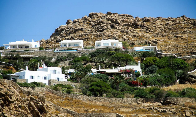 ΑΑΔΕ- Επιχείρηση «Βίλες στη Μύκονο»: Φοροδιαφυγή «μαμούθ» με αδήλωτα ενοίκια και μεσιτικά «φάντασμα»