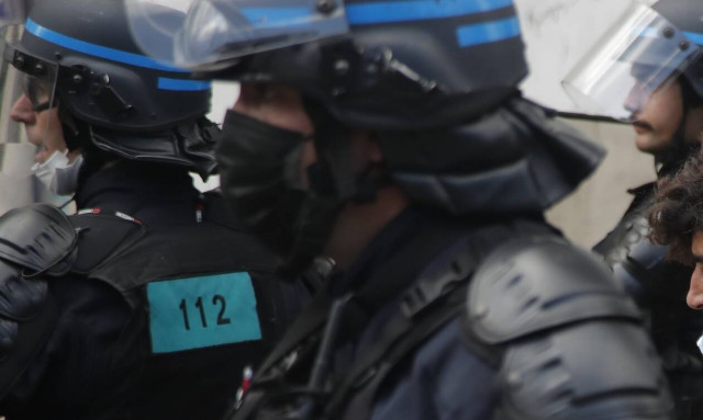 Παρίσι: Συγκρούσεις αντιεμβολιαστών με την αστυνομία