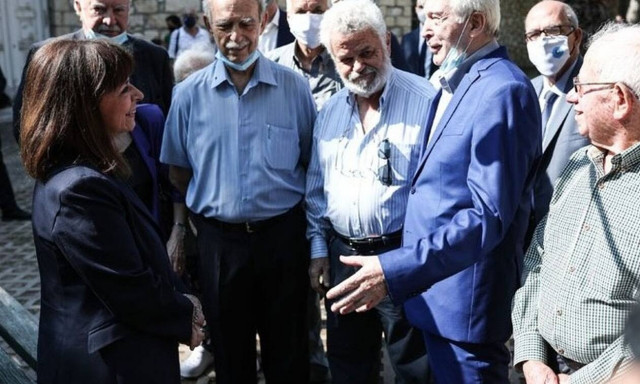 Αποκατάσταση Δημοκρατίας - Κατερίνα Σακελλαροπούλου: Κατάθεση στεφάνου στην προτομή του Μουστακλή