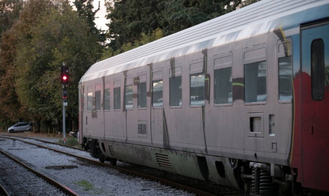 Θεσσαλονίκη: Τρένο παρέσυρε 70χρονη - Νοσηλεύεται σοβαρά τραυματισμένη