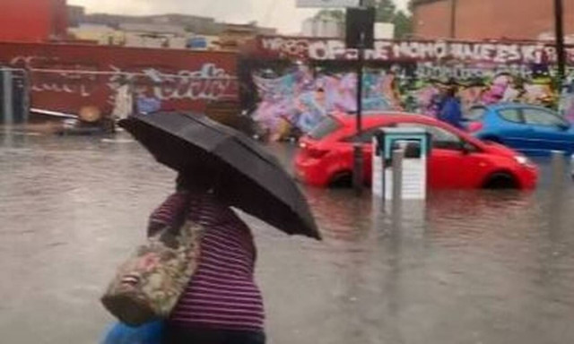 Βρετανία: Καταρρακτώδεις βροχές και πλημμύρες στο Λονδίνο