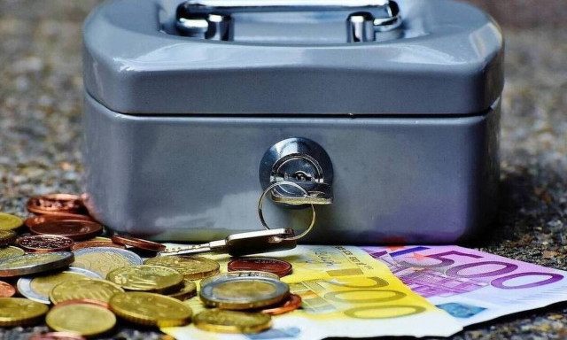 «Μπαράζ» πληρωμών τις επόμενες ημέρες: Πότε καταβάλλονται συντάξεις και επιδόματα