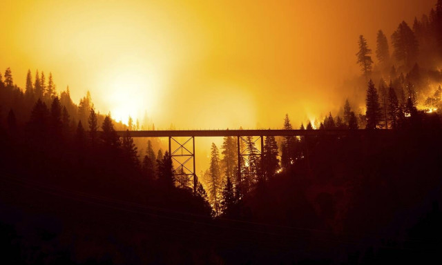 ΗΠΑ: Ανεξέλεγκτη η γιγαντιαία πυρκαγιά Ντίξι- Επηρεάζει τις καιρικές συνθήκες