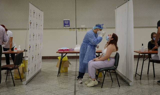 Κορονοϊός: «Καμπανάκι» από τους ειδικούς για πάνω από 3.000 κρούσματα τις προσεχείς ημέρες