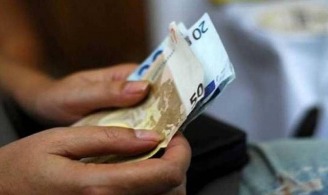 «Αντάρτικο» από την αντιπολίτευση για την αύξηση του κατώτατου μισθού