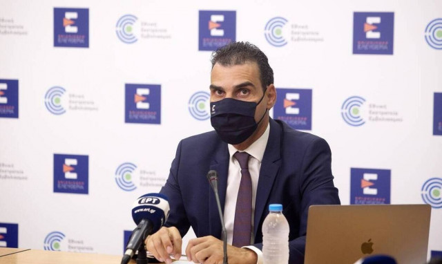 Θεμιστοκλέους: Ανοίγει την Παρασκευή η πλατφόρμα των εμβολίων για τους 12 - 15 ετών