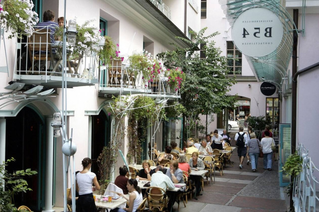 Γερμανία: Περισσότερες ελευθερίες για εμβολιασμένους ζητούν πολιτικοί και επιστήμονες