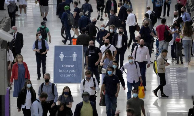 Βρετανία - Κορονοϊός: Η Αγγλία θα ανοίξει τις πύλες της για τους πλήρως εμβολιασμένους τουρίστες