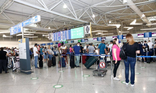 ΥΠΑ - NOTAM: Και με self test στα νησιά οι ανήλικοι 12-17 ετών με φόντο την αύξηση κρουσμάτων