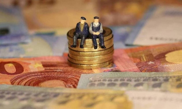 Συντάξεις: Ποιοι συνταξιούχοι πληρώνονται σήμερα αυξήσεις και αναδρομικά - Τα ποσά