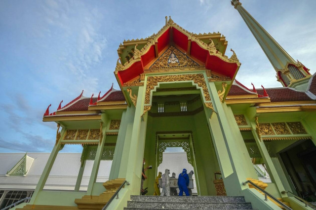 Ταϊλάνδη: «Σαρώνει» το τρίτο κύμα της πανδημίας – Ασθενείς με κορονοϊό νοσηλεύονται σε πάρκινγκ