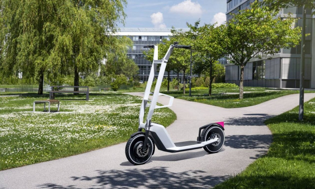 Ηλεκτρικό σκούτερ και τρίκυκλο από την BMW