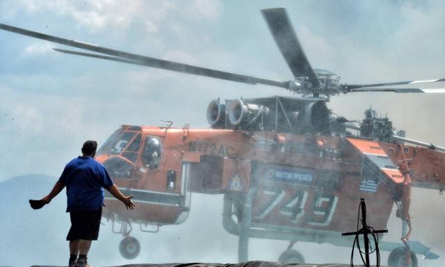 Φωτιά ΤΩΡΑ: Ολονύχτια μάχη με τις φλόγες στην Αχαΐα – Κάηκαν σπίτια σε Σούλι και Εγλυκάδα