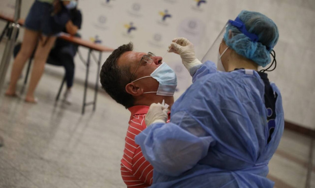 Σαρηγιάννης στο Newsbomb.gr: Φόβος για το φθινόπωρο – Πάνω από 4.000 κρούσματα δείχνουν τα μοντέλα